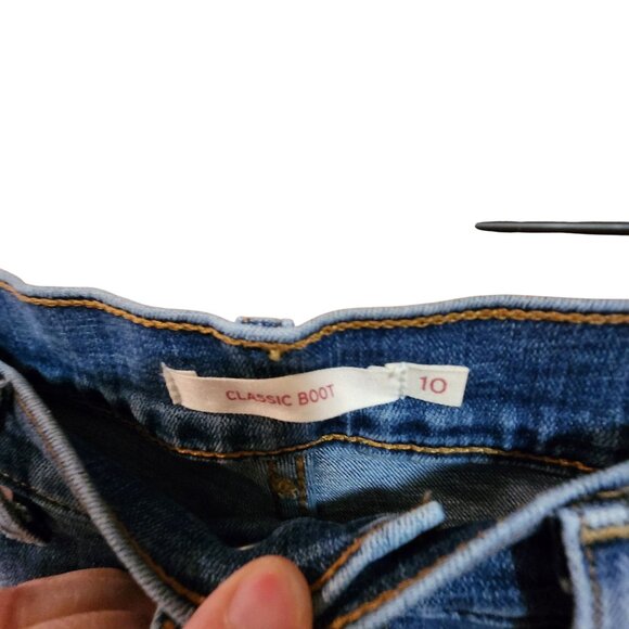 Levis Womens Blue Denim Cut-Off Shorts Size 10 Classic - Picture 3 of 3